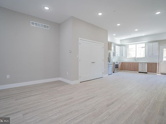 5th image of 1201 N Taylor St #1