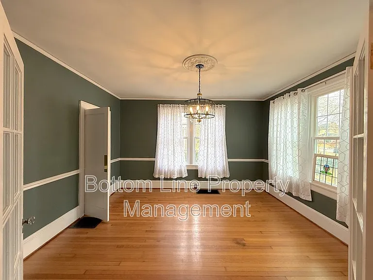 613 S York St — Photo 7