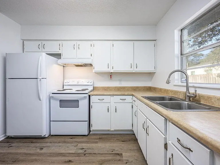 1013 Holton Ave #2 — Photo 8