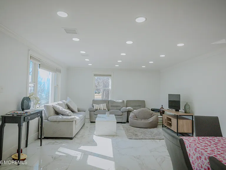 295 Roosevelt Ave — Photo 21