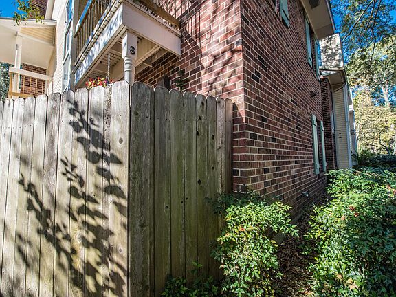 3rd image of 117 Horseshoe Dr APT 8