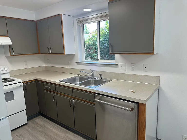 70 Jefferson Aly — Photo 13