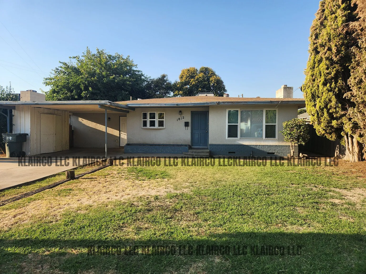 3 bed, 1.5 bath, 1299 sqft, $2,000 — Photo 1
