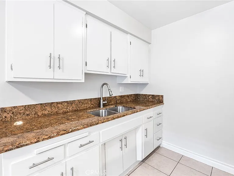 912 Gladys Ave #2 — Photo 2