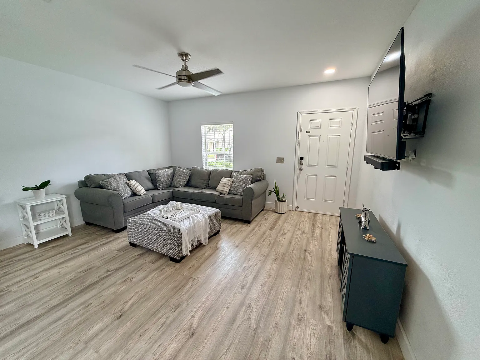 2 bed, 2.5 bath, 1240 sqft, $1,800 — Photo 4