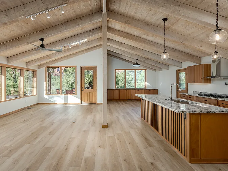 1050 Lee Mountain Rd — Photo 8