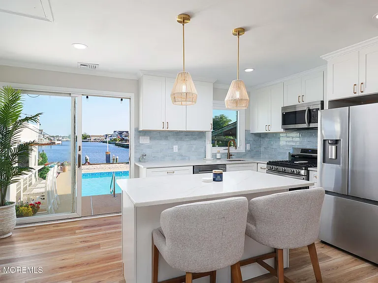 1345 Bay Ave — Photo 4