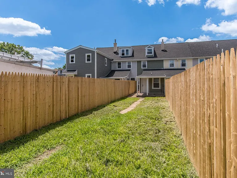 647 Spruce St — Photo 34