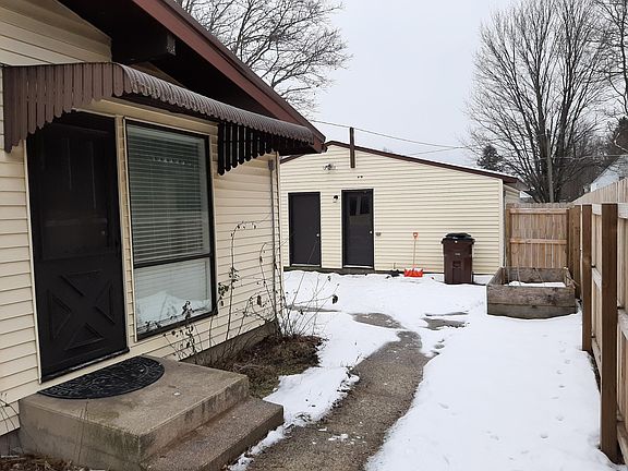 4th image of 716 Dexter St