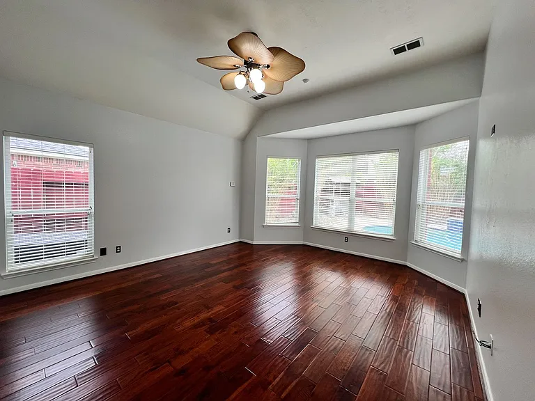 2215 Dorman Ct — Photo 31