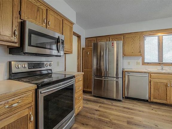 5th image of 2111 S Calumet Dr