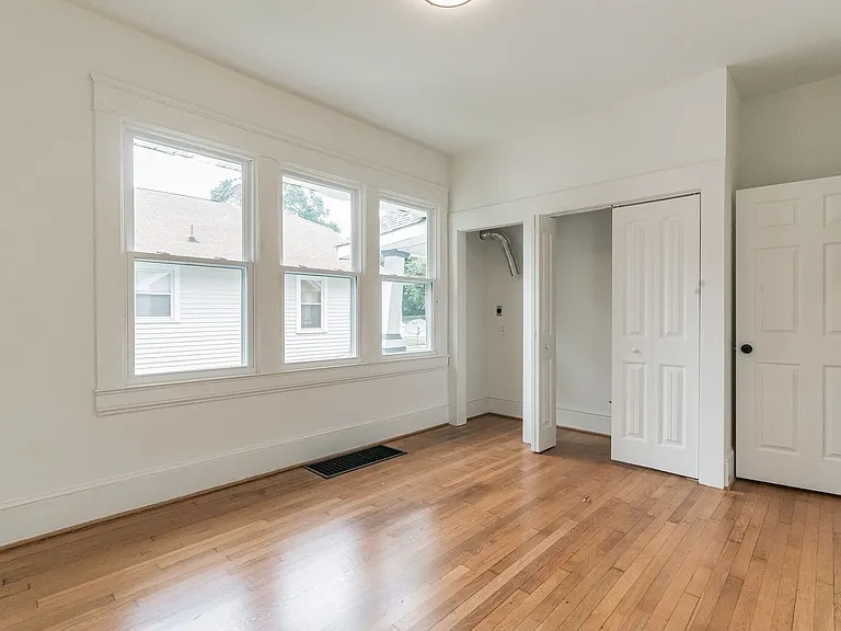 512 Granville Dr — Photo 15