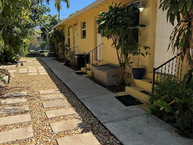 1123 N 17th Ave #1 — Photo 3