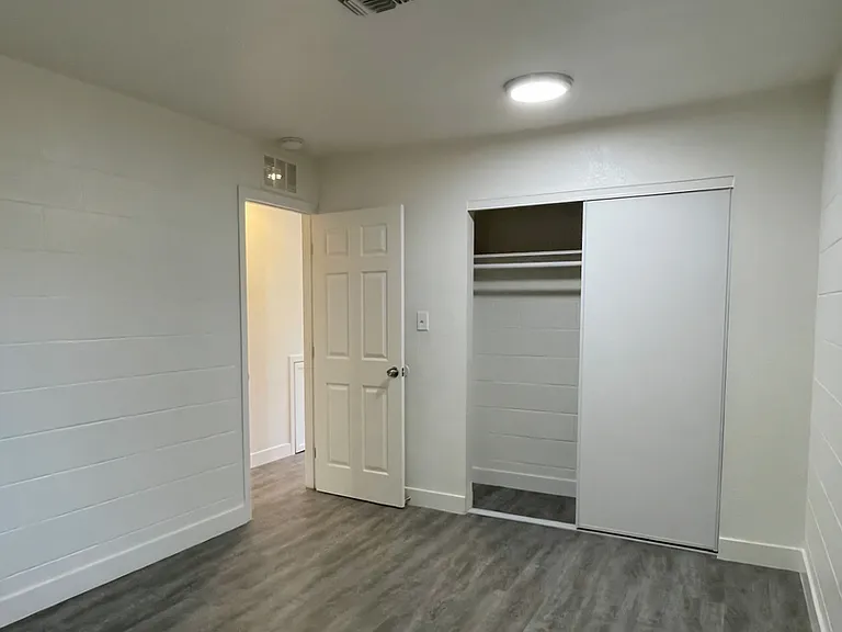 2109 N Daley St — Photo 6