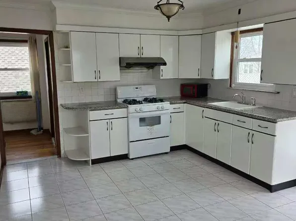 178-05 Jewel Ave #2F, Fresh Meadows, NY 11365