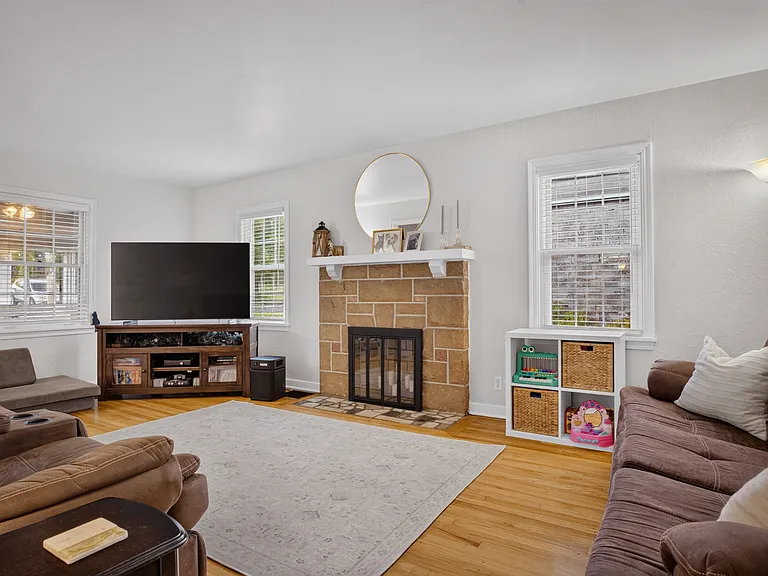 302 Lindsay Rd — Photo 13