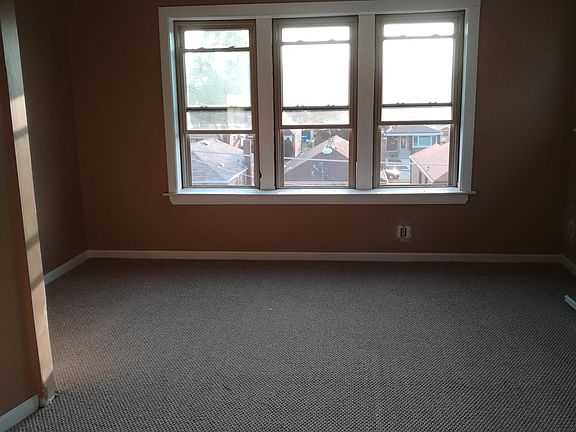 3rd image of 8932 S Blackstone Ave #3