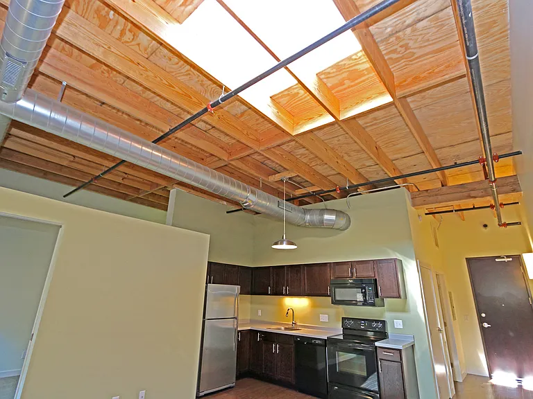 La Pompadour Apartments — Photo 15