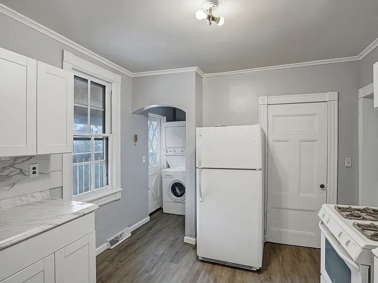 22 Grant St — Photo 17
