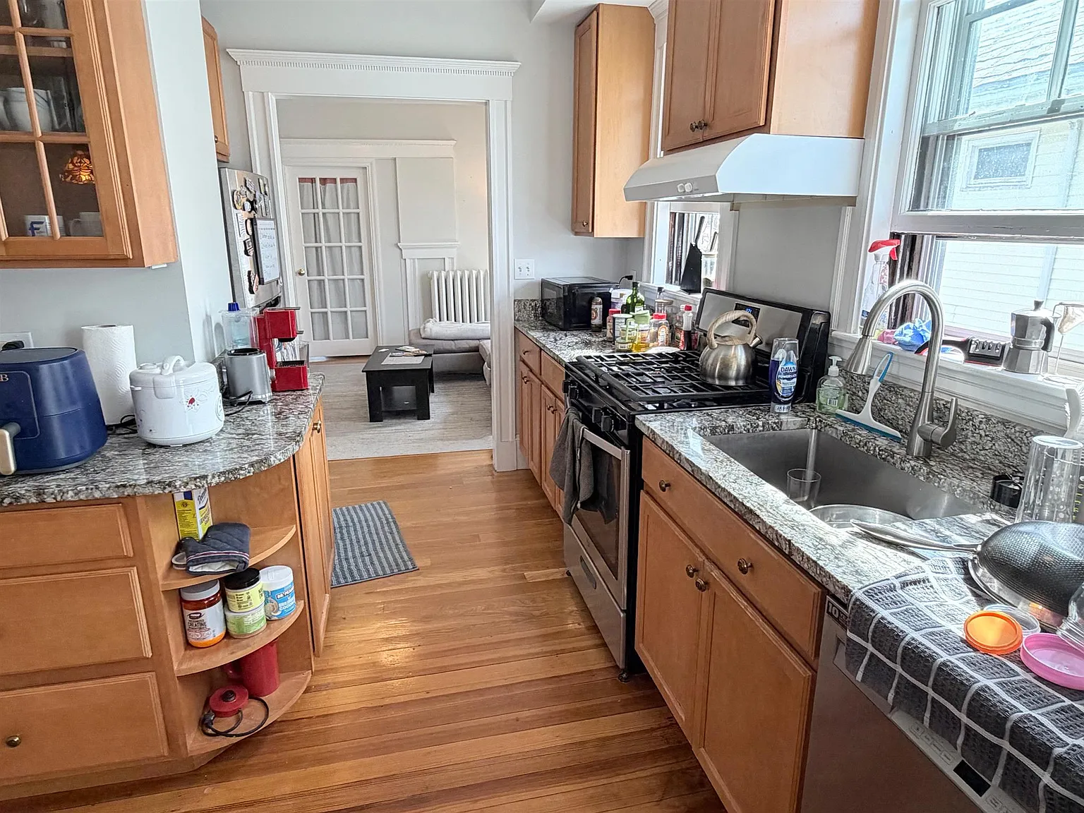 4 bed, 1100 sqft, $5,600 — Photo 2