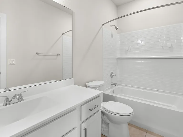 W218N16046 Tiger Lily Dr — Photo 18