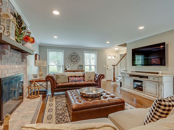 5th image of 186 Berrywood Dr