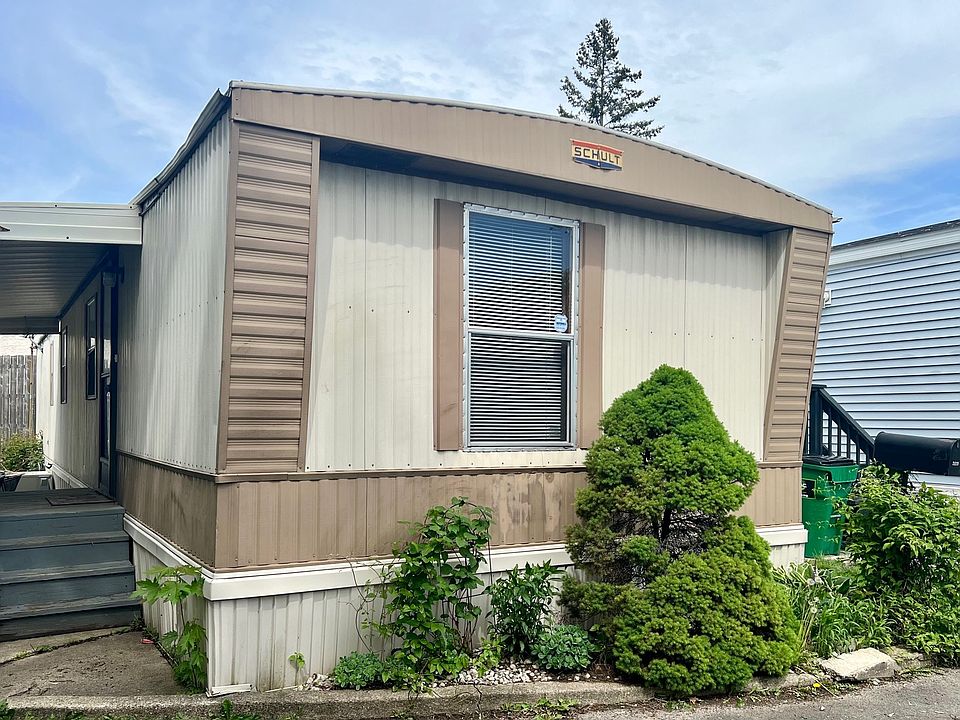 1st image of 2 Country Club Dr