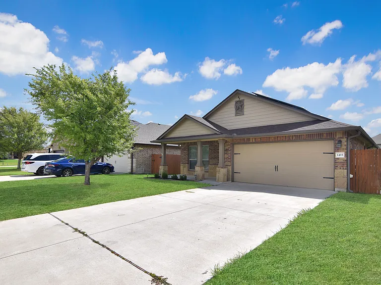 1411 Amber Dawn Dr — Photo 2