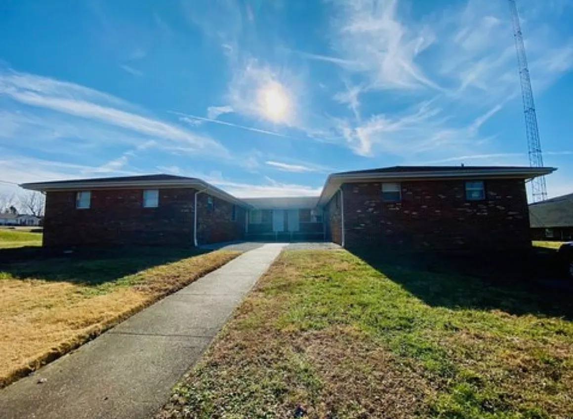 2 bed, 900 sqft, $825 — Photo 1