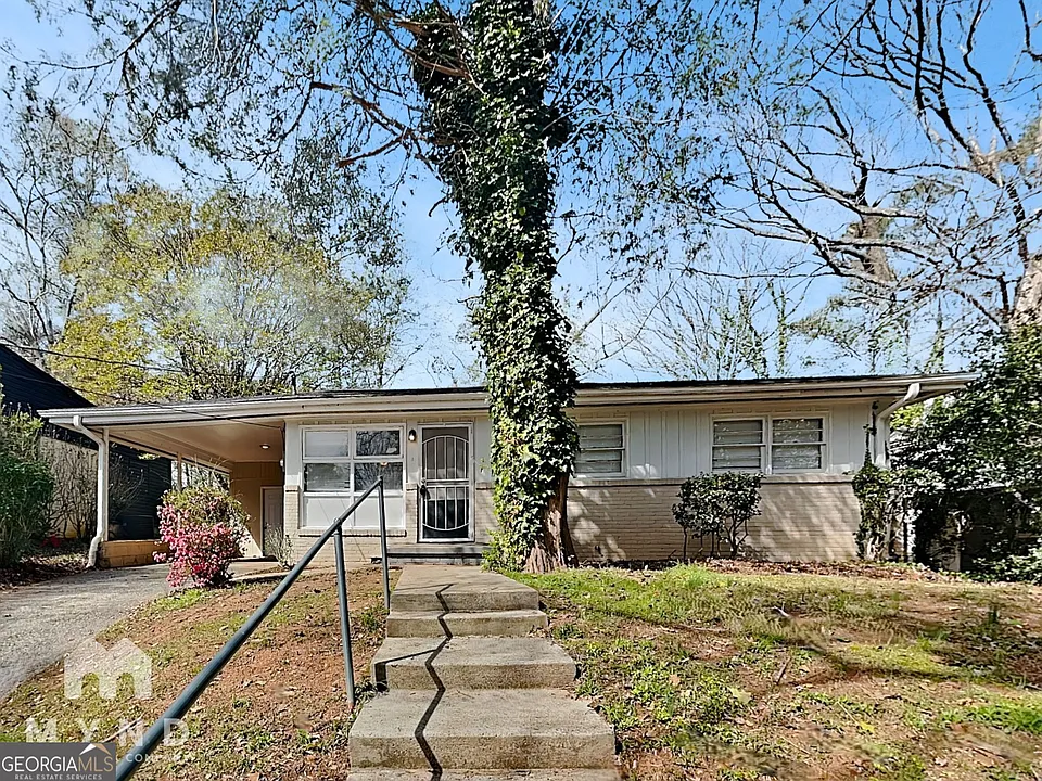 450 Fairburn Rd NW
