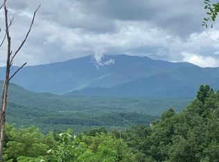 757 Picadilly Ln, Gatlinburg, TN 37738
