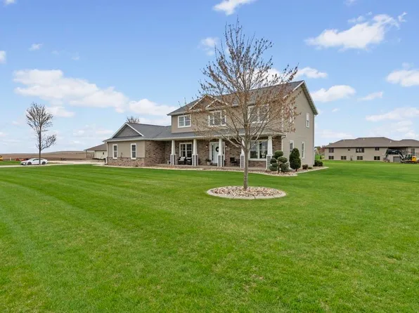 201 Frentress Dr, Farley, IA 52046