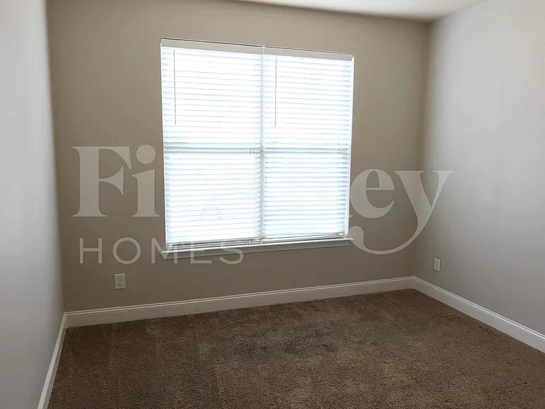 2022 Poplar Falls Ave — Photo 10