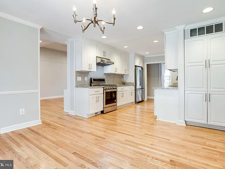 8500 Brook Rd — Photo 11