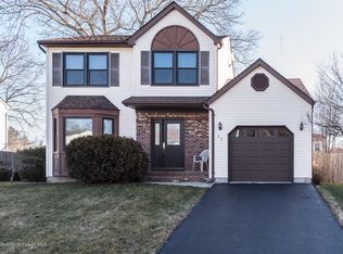 52 Tioga Dr, Howell, NJ 07731