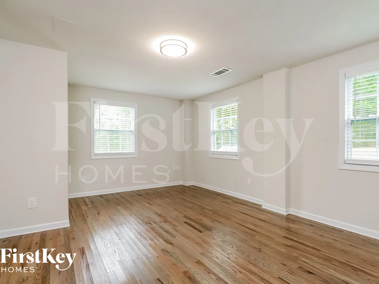 3 bed, 2.0 bath, 2120 sqft, $1,585 — Photo 2
