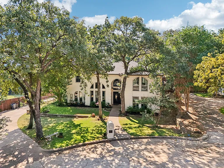 5 Woodlands Ct — Photo 2
