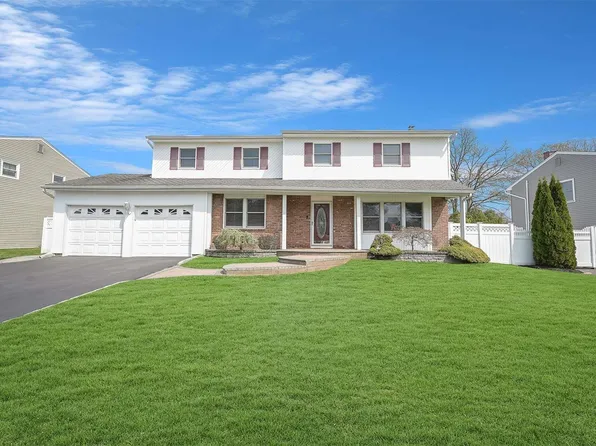 43 Flintridge Drive, Holbrook, NY 11741