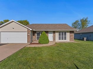 809 Coventry Ln, Raymore, MO 64083
