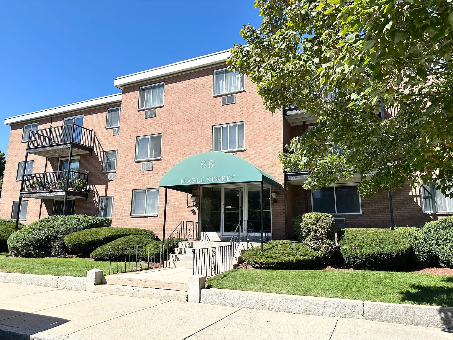 2 bed, 938 sqft, $2,800 — Photo 1