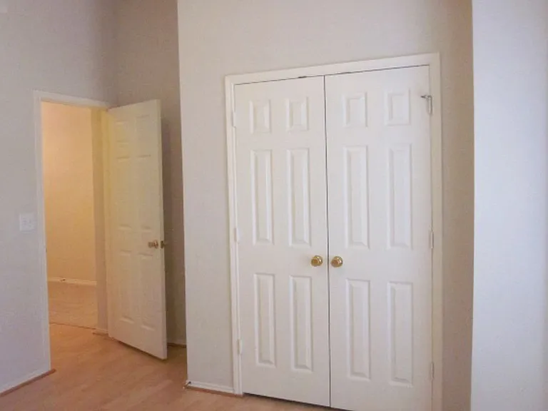 2029 Oak Manor Dr — Photo 7
