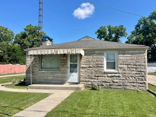 2702 E 16th St, Muncie, IN 47302