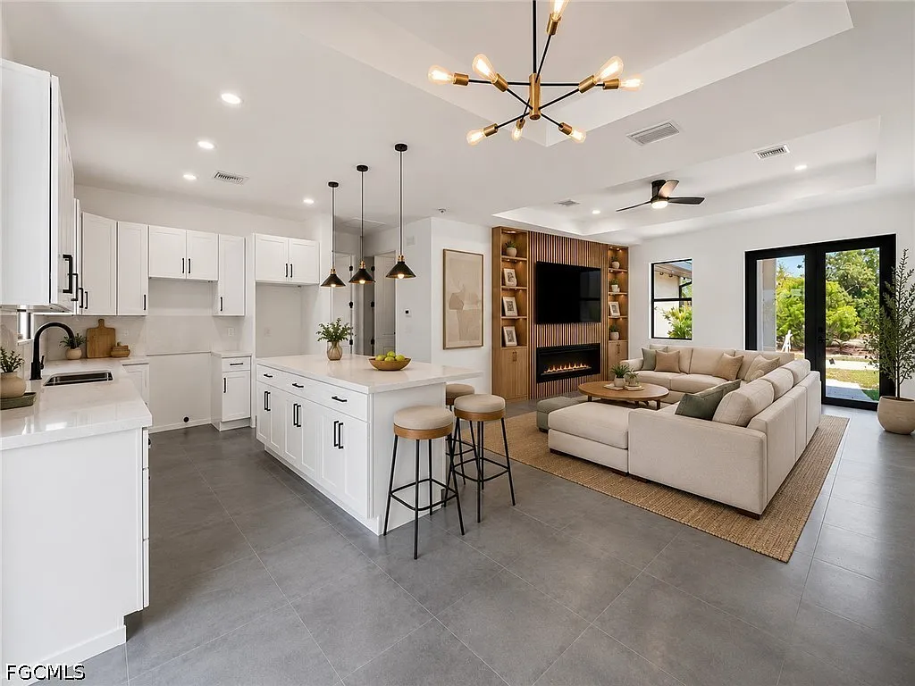 3 bed, 2.0 bath, 1387 sqft, $2,400 — Photo 2
