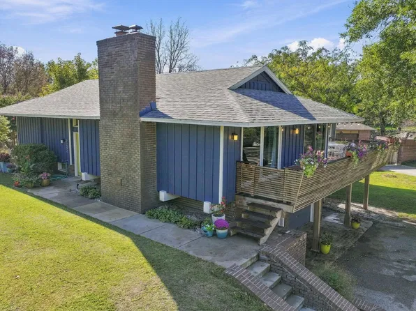 2242 N Redbud Ln, Wichita, KS 67204