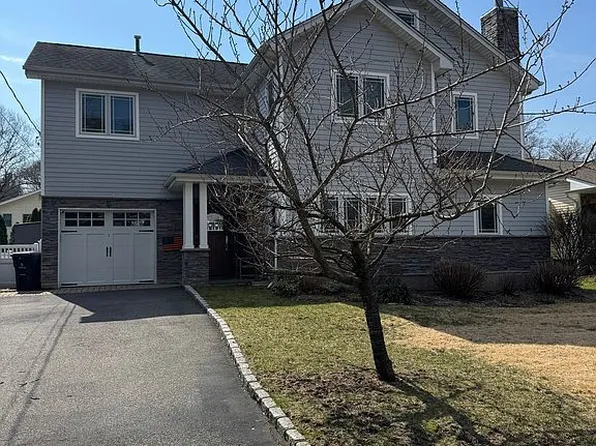 8 Lewis Ln, Port Washington, NY 11050