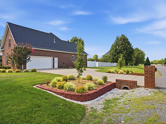 4th image of 102 Copperas Ct