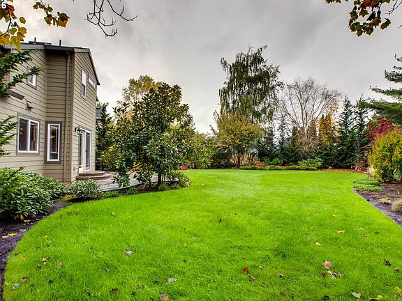 3rd image of 153 NE Chancellor Ct