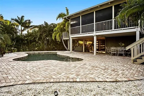 586 Lyons Ln Photo 1
