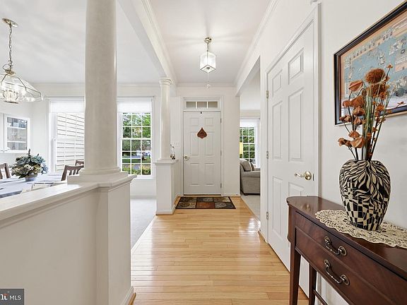 3rd image of 3934 Sweet Briar Ln