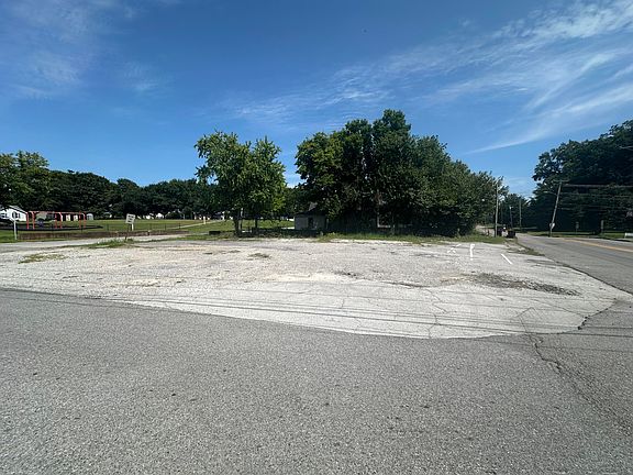 4th image of 403 E Main St